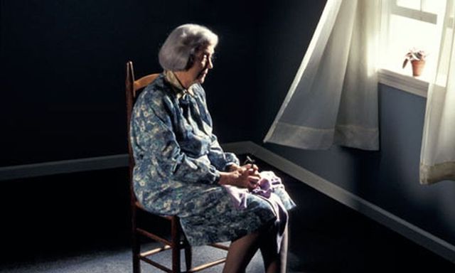 Bătrână din Brașov, izolată în casă: ‘Vă rog, îmi este foame! Vă dau banii când iau pensia’