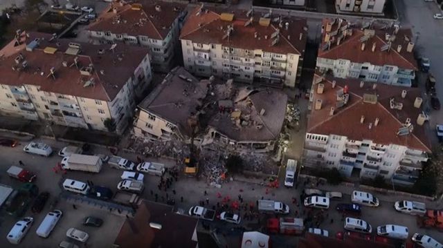 Число погибших в Турции в результате землетрясении увеличилось до 20 человек