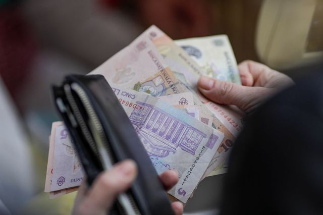 Vârsta de pensionare pentru militari, diplomați și personalul auxiliar - 65 de ani