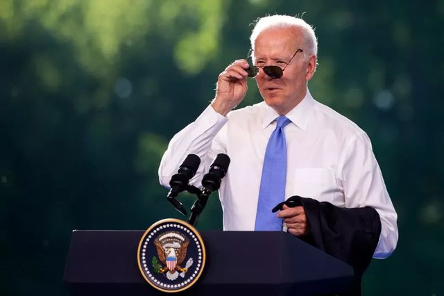 Joe Biden se va deplasa luni în statul Hawaii, afectat de incendiile de vegetație