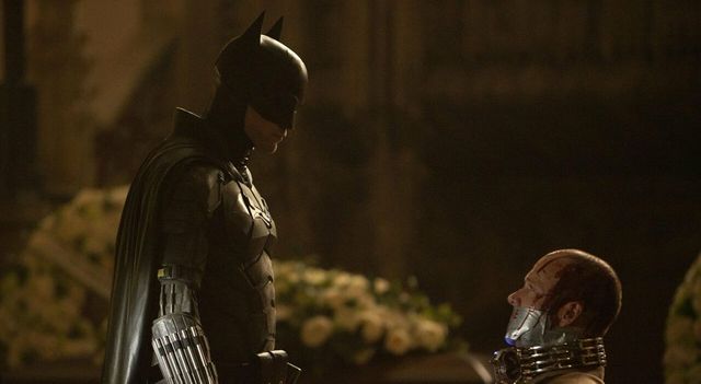 Bimbo di 2 anni esce di notte da casa, ai carabinieri risponde: “Sono Batman, datemi la cioccolata”