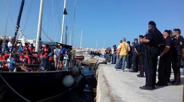 Migranti, sbarcate 250 persone a Lampedusa