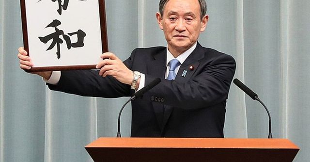 Novým japonským premiérem bude dosavadní mluvčí vlády Suga