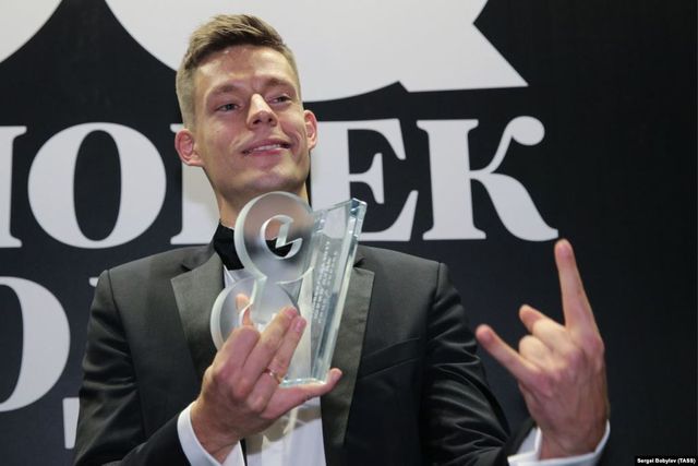 Выпускники, станцевавшие в нарядах в стиле Playboy на крыльце школы во Владивостоке, извинились перед учителями