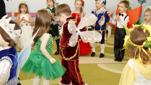 Copiii de la grădinițele din capitală vor primi cadouri la matineele de Crăciun și Anul Nou