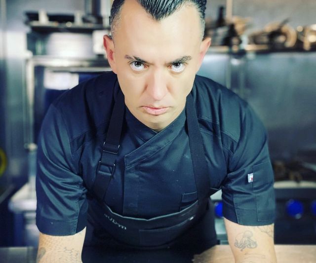 Lo chef Edgar Núñez contro gli influencer: “Niente cene gratis al mio ristorante, sono scrocconi”