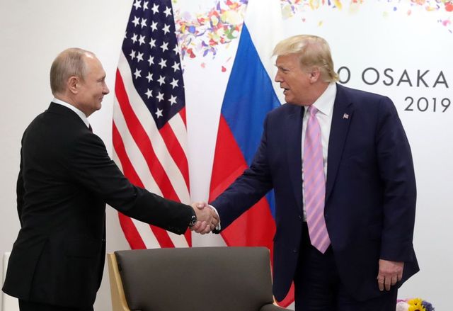 Trump és Putyin másfél órán át tárgyalt egymással