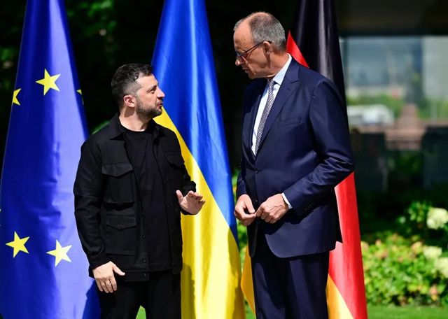 Una 'habitación secreta' para Merz y Zelenski en Berlín para conversar con Trump y sus aliados europeos