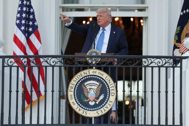 Interdicții de intrarea pentru cetățenii din 12 țări: Trump se teme