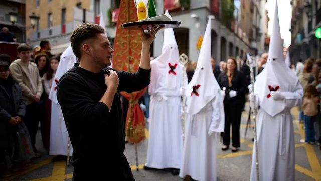 El mercado laboral alcanza un récord con 21,5 millones de afiliados en abril, tras sumar 230.000 empleos por el tirón de la Semana Santa