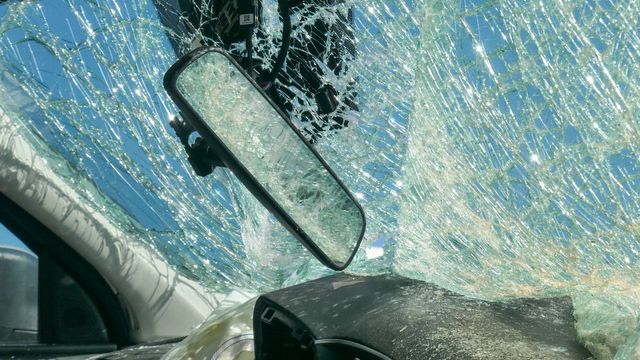 Бебе и две деца са в болница след катастрофа в Плевенско