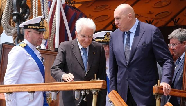 Mattarella a Genova per l'ultima tappa del tour mondiale del Vespucci