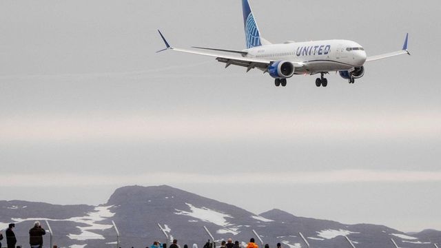 Volo United Airlines da San Francisco a Roma perde quota sull’Atlantico, 275 passeggeri a bordo