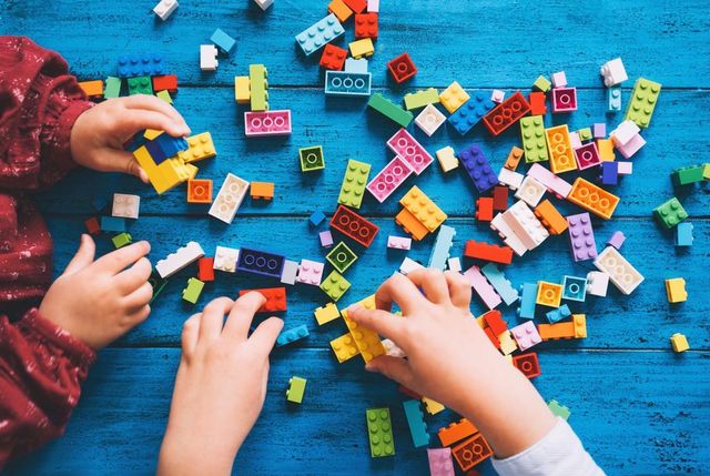 Lego renunță la planul de a face piese de jucării din sticle reciclate
