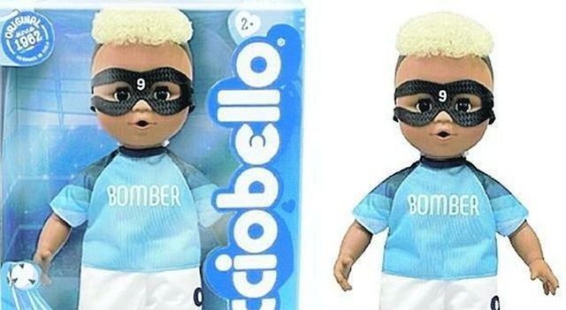 Napoli contro Cicciobello Bomber, bambola di Osimhen è fuorilegge