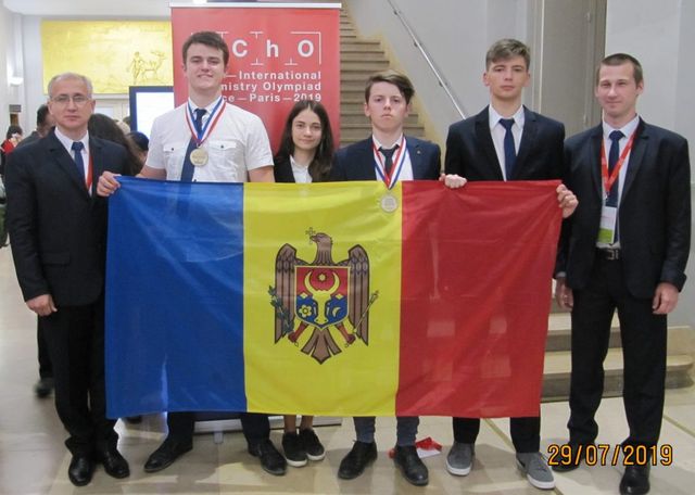 Ученики молдавских лицеев получили бронзовые медали и почетную грамоту на Международной олимпиаде по химии
