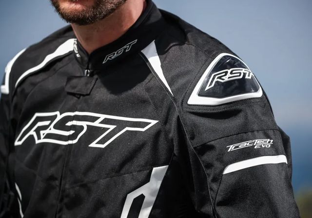 RST presenta su nueva colección de equipamiento motorista para la época estival