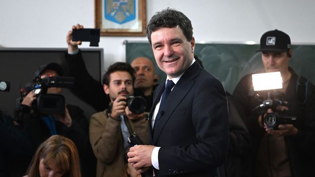 Nicușor Dan vezet az első exit pollok szerint a román elnökválasztáson