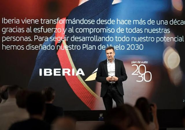 Iberia invertirá 6.000 millones en 10 años para hacer de Barajas un gran 'hub' europeo