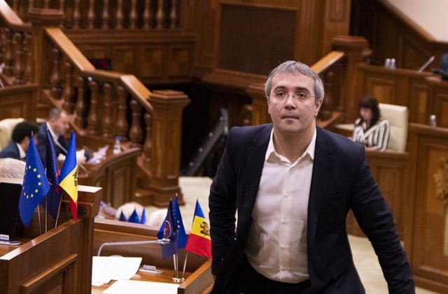 Inca un deputat PD parasește fracțiunea și se alatura grupului Pro-Moldova