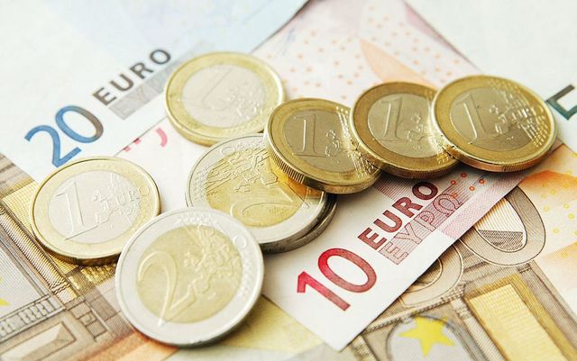 Bulgaria ar putea adera la euro în 2023