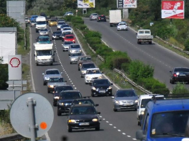 Ще лепят глоби на КАТ по входните врати