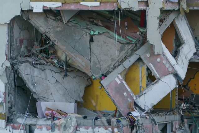 Decizia experților în cazul blocului din Rahova: demolarea controlată a etajelor, de la 5 la 8