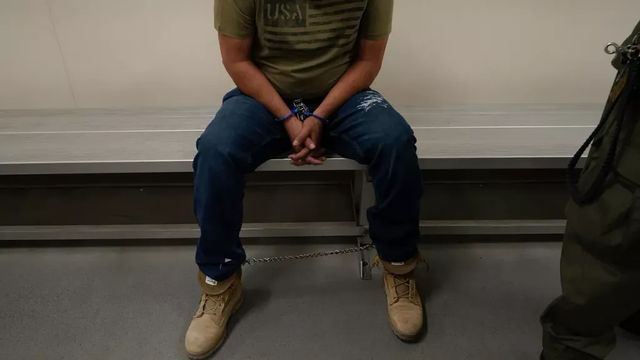 Trump ofrece 1.000 dólares a inmigrantes ilegales que se autodeporten