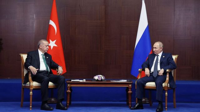 Az ukrán gabonaegyezmény visszaállításáról tárgyal hétfőn Putyin és Erdogan