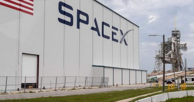 SpaceX a lansat un număr record de sateliți într-o singură misiune
