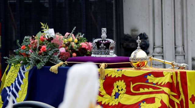 Regina Elisabetta II sepolta nella cappella di San Giorgio a Windsor