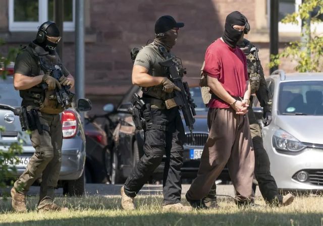 Alemania detiene a tres presuntos agentes al servicio de Moscú que planeaban atentados y sabotajes