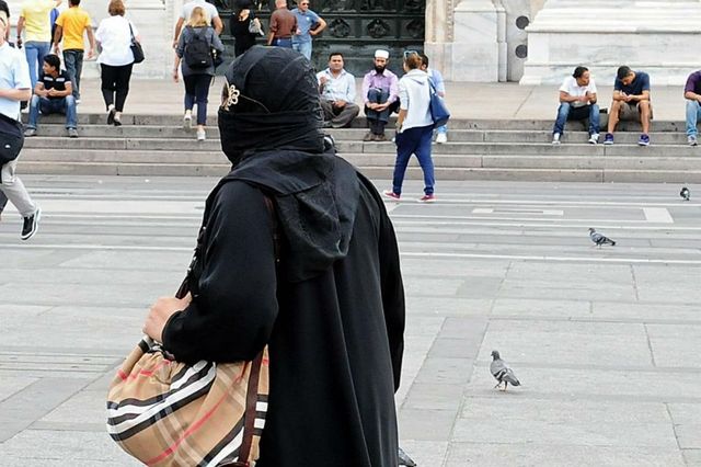 Milano, divieto di burqa nei luoghi pubblici