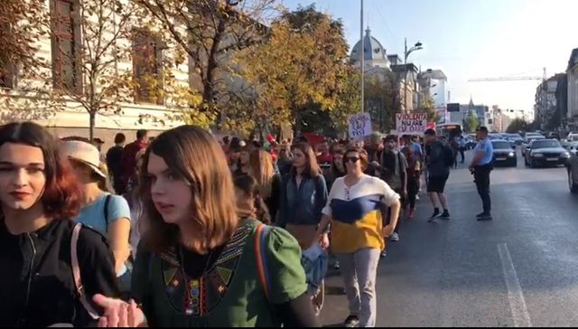 Sute de persoane la marșul de solidaritate cu femeile care sunt victime ale violenței
