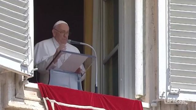 Il Papa, supplichiamo la Madonna per la pace in Ucraina