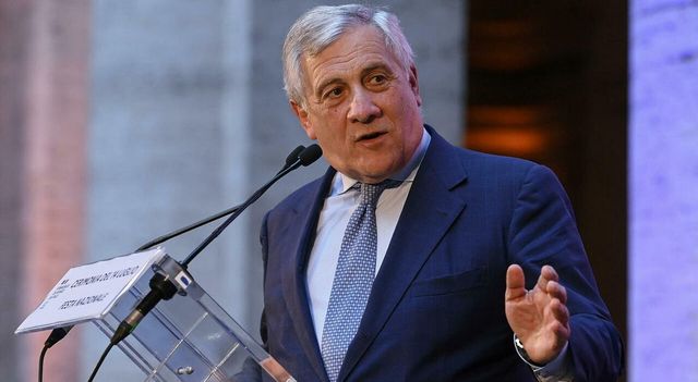 Tajani, patrioti ininfluenti. Lega, imbarazzante votare con Pd