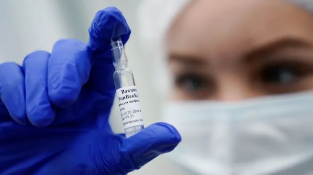 Вакцина "ЭпиВакКорона" показала 100-процентную эффективность