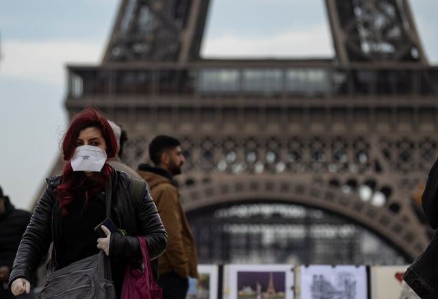 Franciaországban betiltják az ötezer főnél nagyobb rendezvényeket a koronavírus miatt