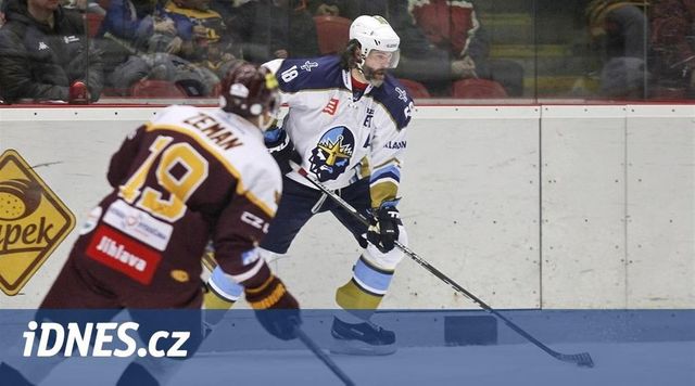 Hokejisté Kladna a Budějovic otevřeli semifinále venkovními výhrami
