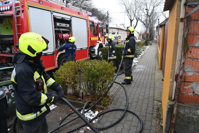 Két női holttestet találtak egy fővárosi lakástűzben