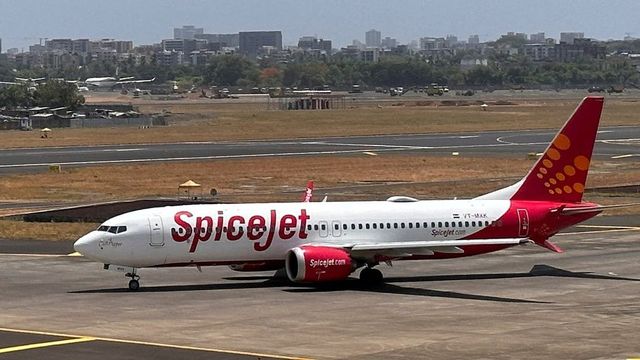 Kolkata-Bound Flight Emergency Landing in Nagpur After Bird Hit | Emergency Landing, Flight Diverted