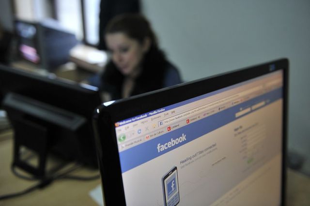 Parlamentari britanici acuză Facebook de încălcarea intenționată a legislației