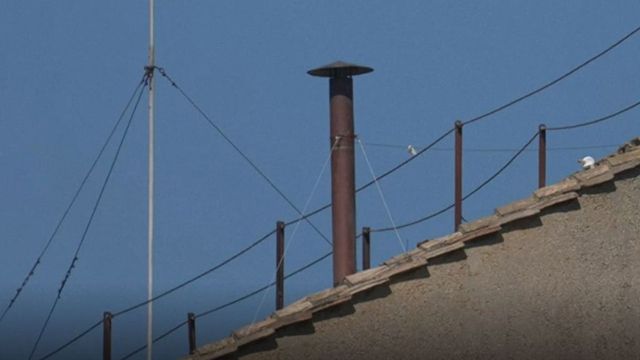 La estufa de la fumata ya está en la Capilla Sixtina