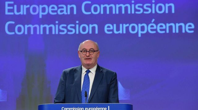 Si è dimesso il commissario europeo al commercio Phil Hogan