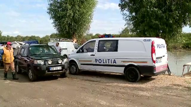 4 persoane în stop cardiorespirator, o barcă cu aproximativ zece turiști s-a răsturnat la Sulina
