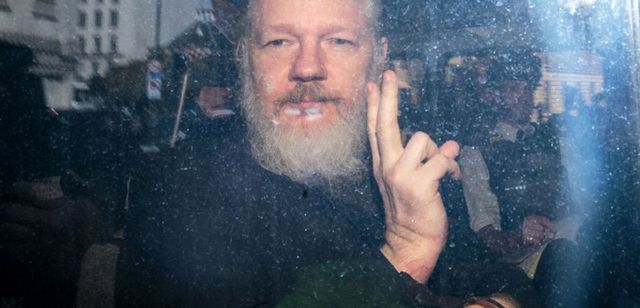 Julian Assange prezintă simptome de tortură psihologică, arată un raport ONU