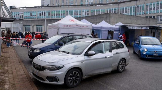 Milano, detenuto evade lanciandosi da finestra di ospedale: in coma agente che lo insegue