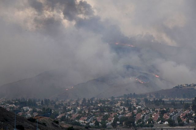 90 ezer embert evakuáltak a kaliforniai tűzvészek miatt - videó