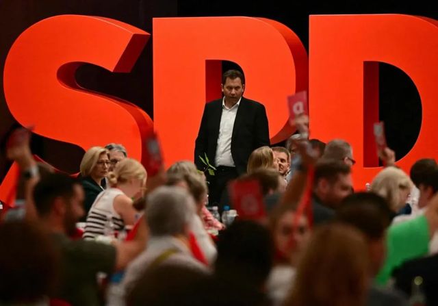 El SPD humilla a su líder y cuestiona los objetivos de la coalición de gobierno