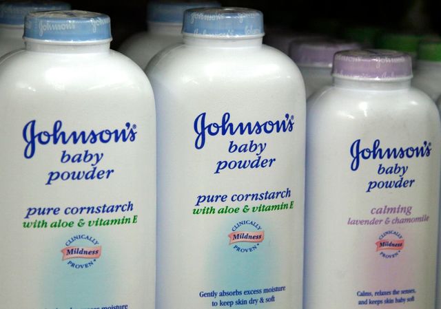 Johnson & Johnson ritira lotto talco per neonati con amianto